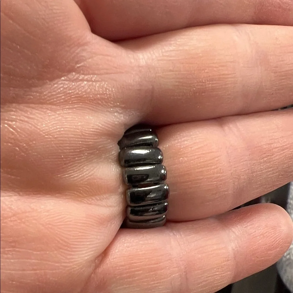 Elegant Red Statement Ring with Chainlink border